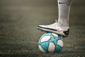 soccer cleat for flat feet